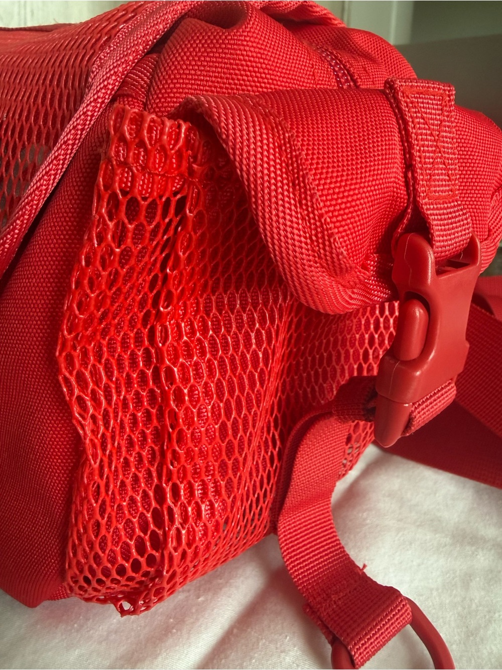 Supreme Red Mesh Waist Bag with White Logo - Picture 3 of 8